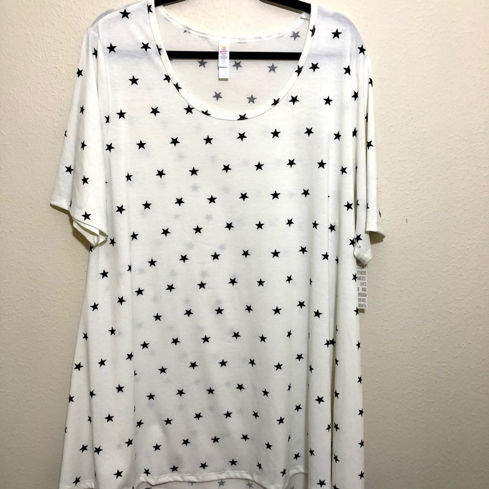 RETIRED STYLE‼️ White with Black Stars Scoop Neck Swingy Tee—Size 2XL—NWT